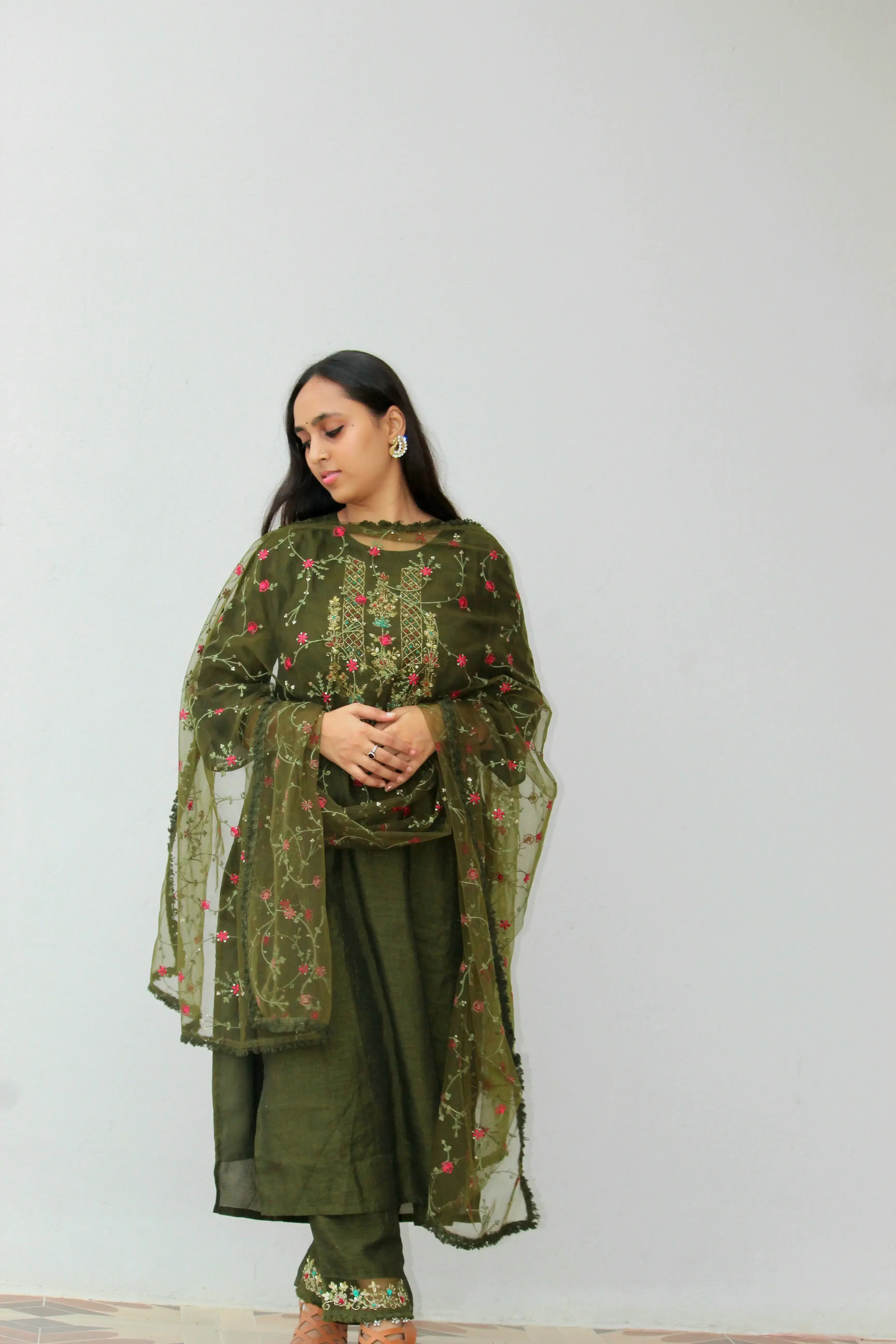 /storage/photos/1/Products/Suit/mehendi suit (6).webp
